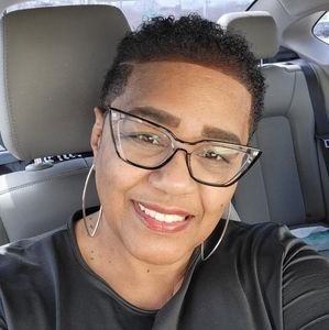 Meet your Posher, Zina